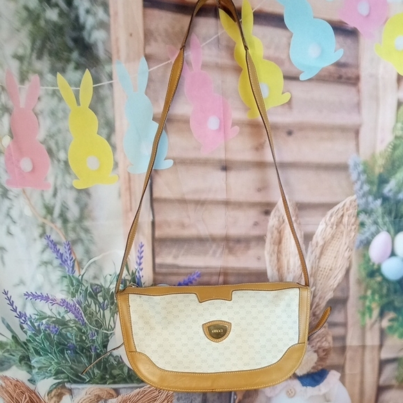 Gucci Handbags - 🗝️ Vintage Gucci Micro GG Cream and Tan Shoulder Bag
